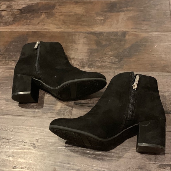 Circus by Sam Edelman Shoes - Sam Edelman Circus 6.5 Black Booties
Features